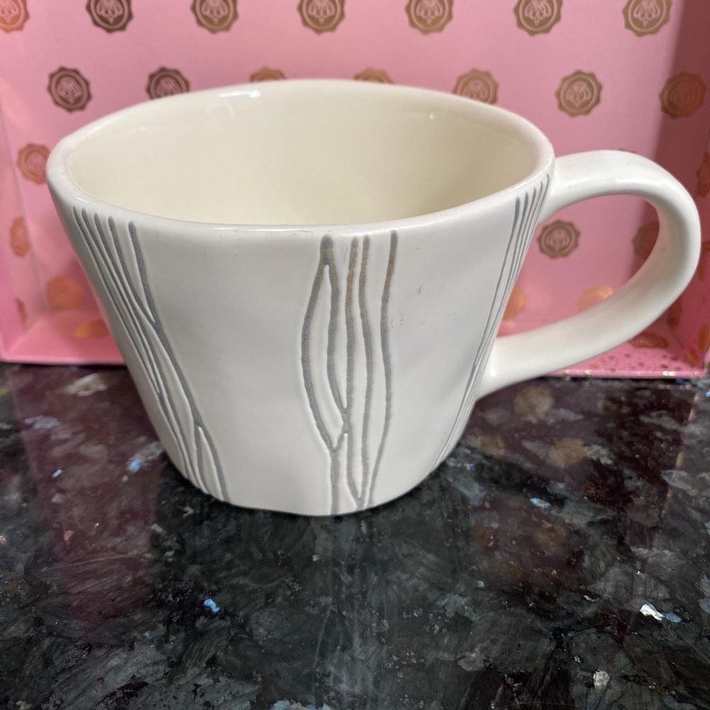 Mug CREAM W/ GRAY BARK ENGRAVING by POTTERS STUDIO
